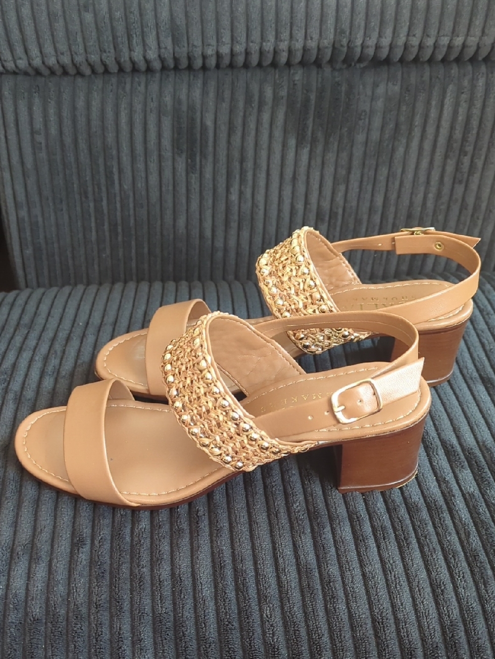 Italian Shoemakers Light Brown Woven Strap Sandals with Gold Accents Size 7 - Picture 2 of 6